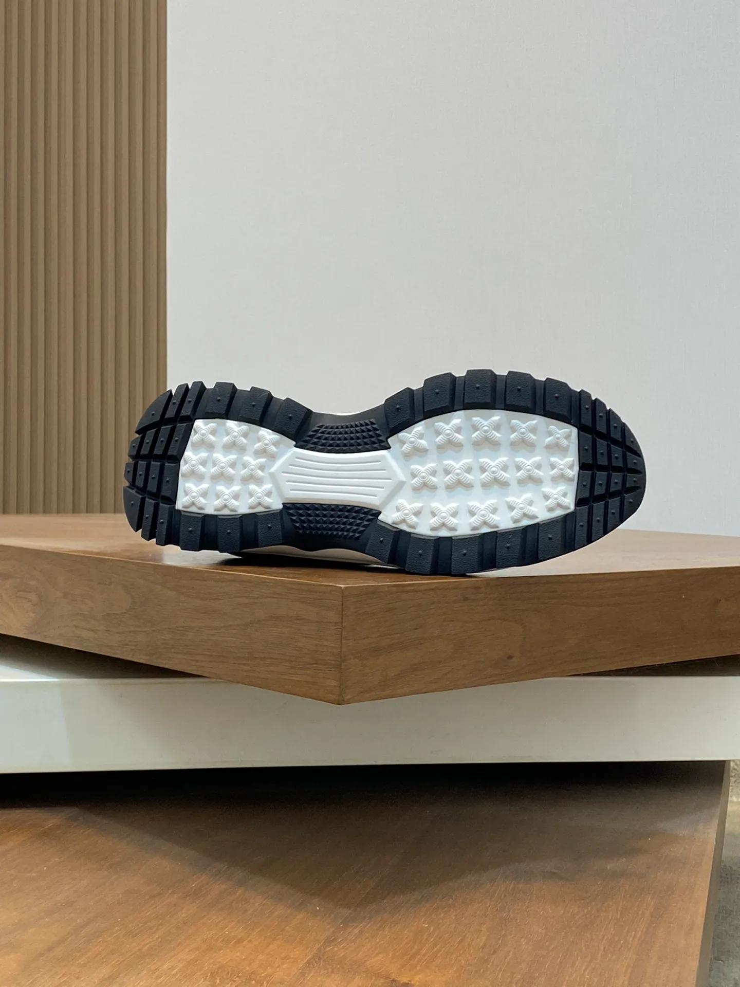 💰660 Burberry 2024🆕Ss men's classic low-cut thick-soled sneakers, made of first-grain cowhide and decorated with the new brand logo. First-layer cowhide foot pads, heel decorated with Burberry letter embossed logo, T men's men's shoes 💰U original outsole! Size: 39-44 (customized at 38.45)